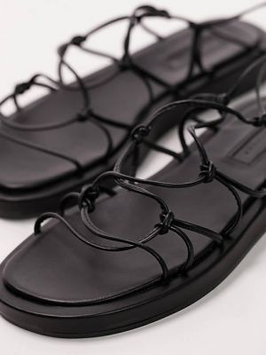 Черные сандалии на плоской подошве с ремешками и завязкой на щиколотке Topshop Gina