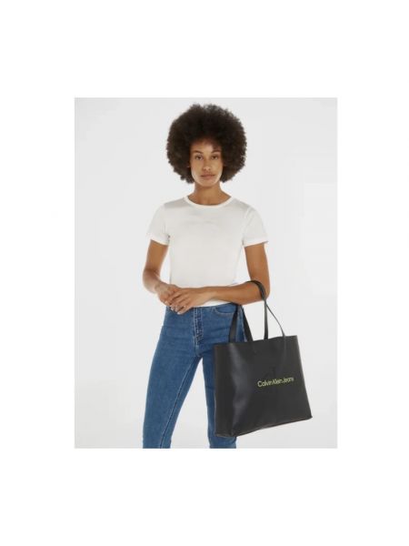Shopperka slim fit ze skóry ekologicznej Calvin Klein Jeans czarna