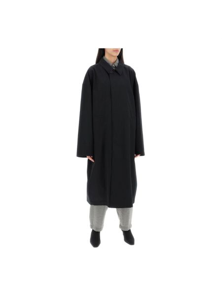 Czarny płaszcz Lemaire