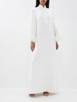 Атласное длинное платье с перьями Andrew Gn белое