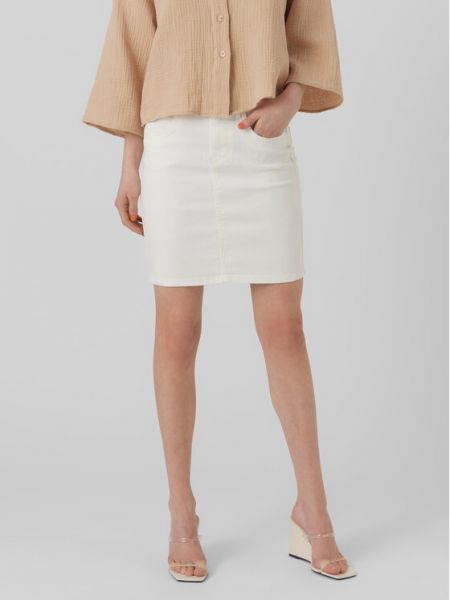 Priliehavá džínsová sukňa Vero Moda biela