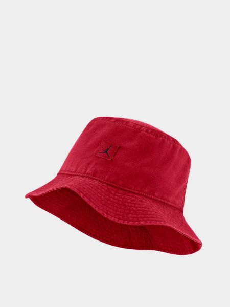 Красная шляпа Nike