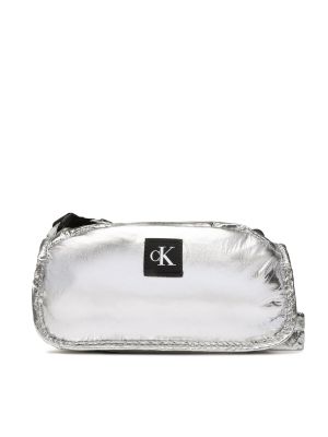 Taška přes rameno z nylonu Calvin Klein Jeans stříbrná