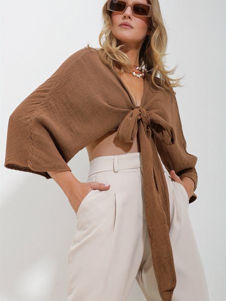 Лляна блуза з v-подібним вирізом Trend Alaçatı Stili коричнева