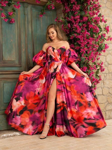 Saténové večerní šaty s potiskem s balonovými rukávy Carmen fialové