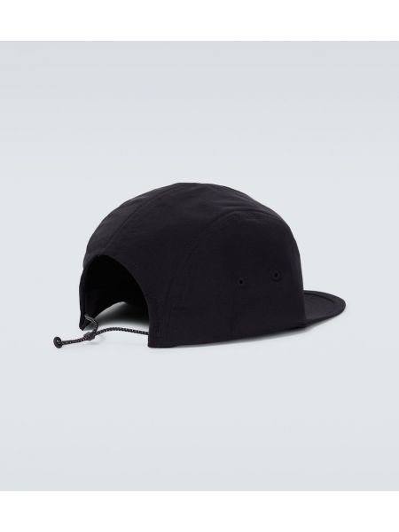 Kepurė su snapeliu Satisfy juoda