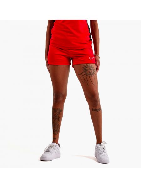 Красные шорты Nike