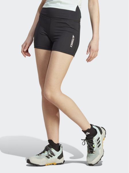 Slim fit priliehavé športové šortky Adidas čierna