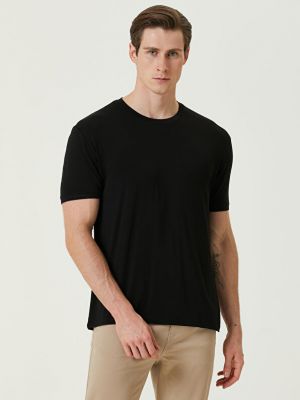 Черная футболка custom fit aıl Bluemint