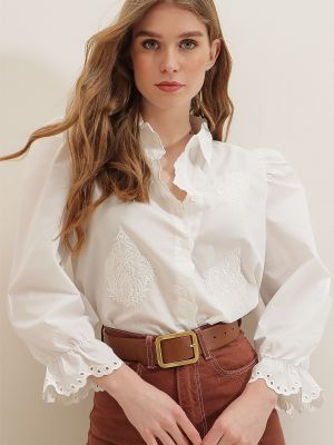 Pletená košeľa s výšivkou Trend Alaçatı Stili biela