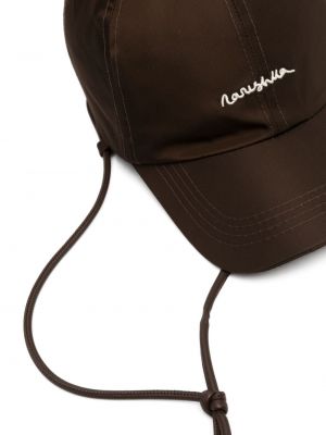 Haftowana czapka z daszkiem Nanushka brązowa