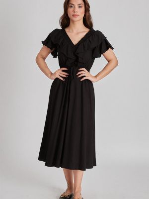 Φόρεμα με λαιμόκοψη v Madmext μαύρο