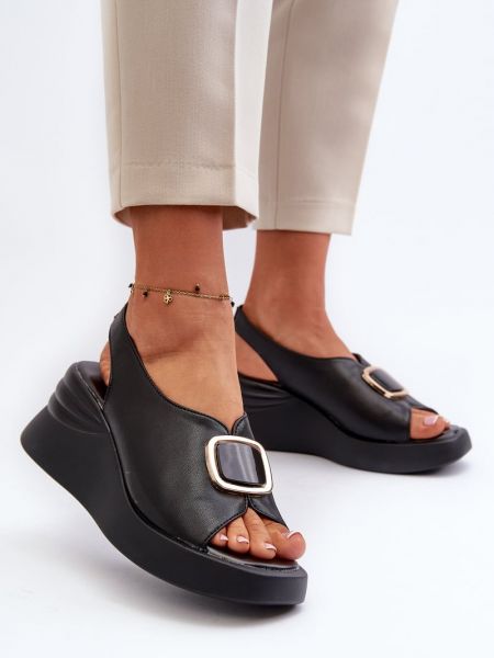 Kožené sandály na klínovém podpatku Kesi černé