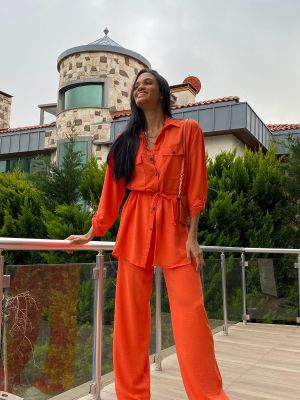 Laza szabású öltöny Trend Alaçatı Stili narancsszínű