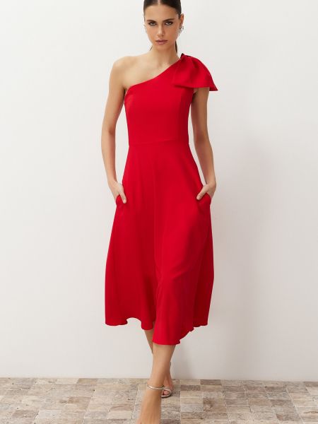 Elegantné večerné šaty s mašľou Trendyol červená