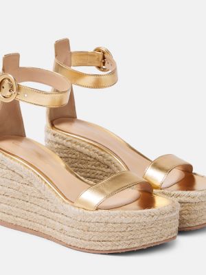 Kil plattform sandaler med remmar Gianvito Rossi guld