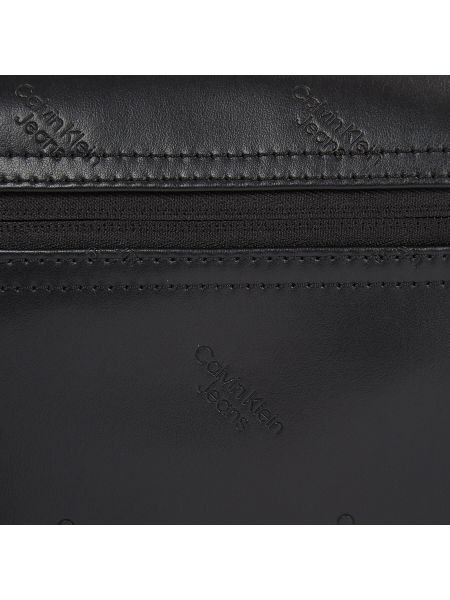 Raštuota raštuota rankinė su kišenėmis Calvin Klein Jeans juoda