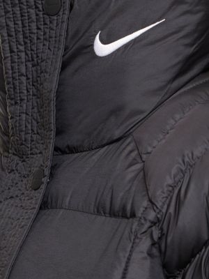 Péřová bunda Nike černá