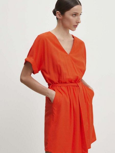 Ленена рокля с колан Answear Lab оранжево