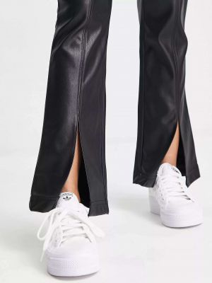 Кожаные брюки слим из искусственной кожи New Look черные