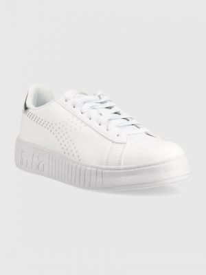 Білі кросівки Diadora
