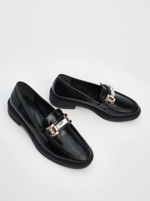 Lakované kožené loafersy s prackou Marjin čierna