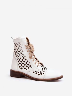 Prolamované kožené kotníkové boty Kesi bílé