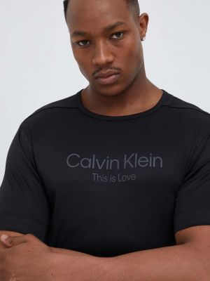 Calvin Klein Performance edzős póló Pride , nyomott mintás - Fekete