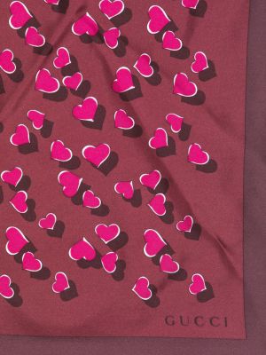 Echarpe en soie à imprimé de motif coeur Gucci violet