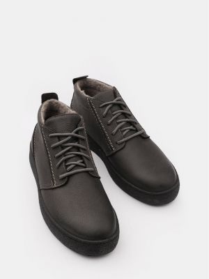 Ботинки на шнуровке Bata коричневые