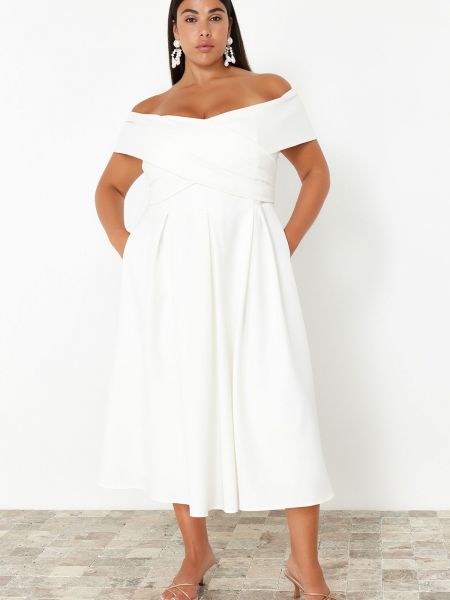 Φόρεμα από κρεπ Trendyol λευκό