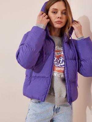 Péřová bunda s kapucí Happiness İstanbul fialová