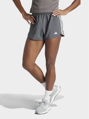 Pruhované priliehavé športové šortky Adidas sivá
