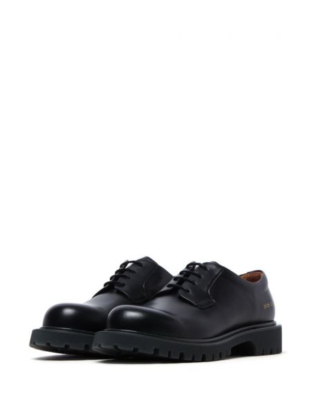 Pitsist nahast paeltega derby-kingad Common Projects must