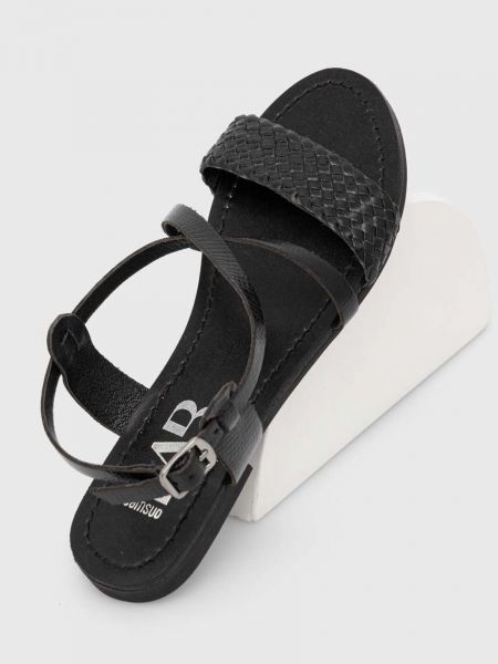 Usnjene sandali Answear Lab črna