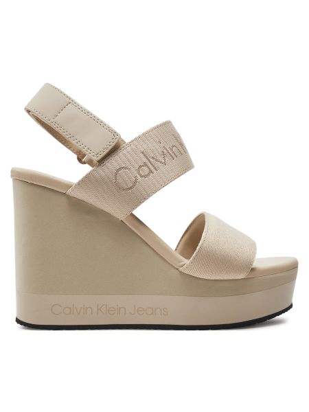 Sandalai ant pleištinio kulniuko Calvin Klein Jeans smėlinė