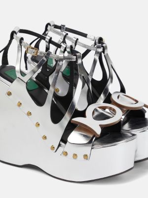 Kožené sandály na klínovém podpatku Pucci stříbrné
