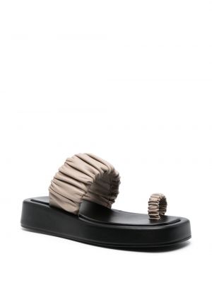 Iš natūralios odos sandalai su platforma Elleme juoda