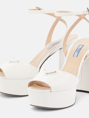 Lakoti dabīgās ādas sandales ar platformu Prada balts