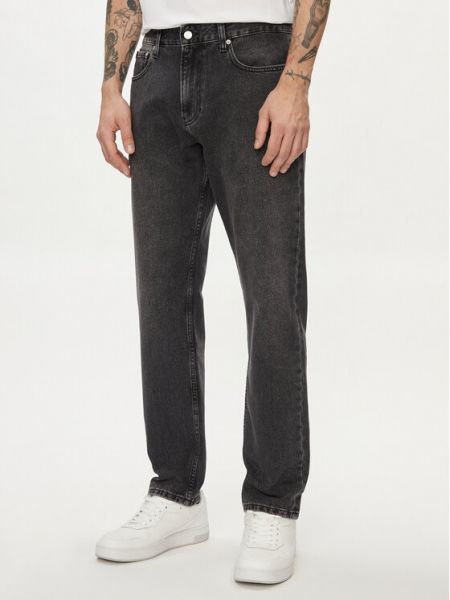 Priliehavé džínsy s rovným strihom Calvin Klein Jeans čierna