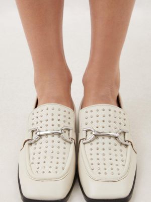 Кожаные лоферы с квадратным носком с шипами Karen Millen белые
