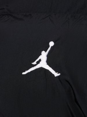 Nylónová páperová bunda Nike čierna