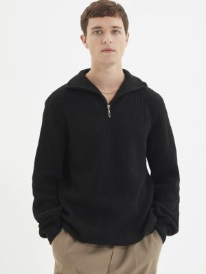 Priliehavý sveter Trendyol čierna