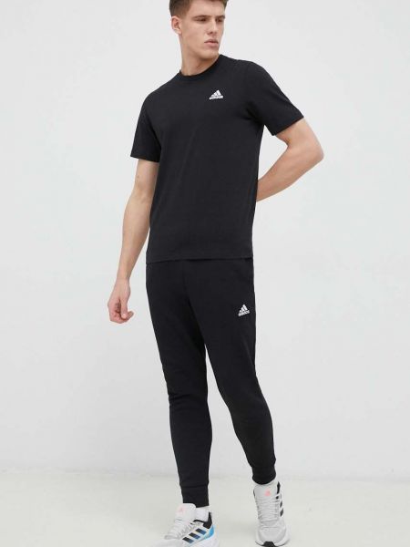 Черная однотонная хлопковая футболка Adidas