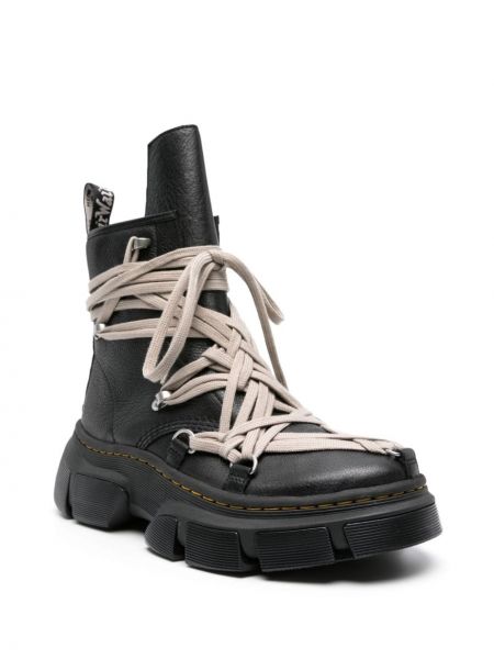 Kotníkové boty na platformě Dr. Martens černé