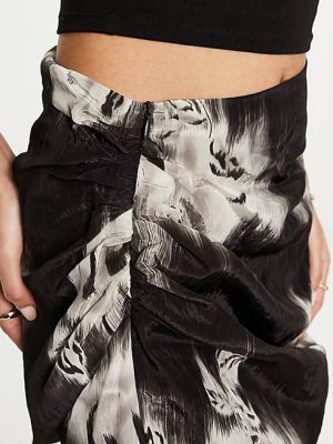 Атласная юбка с разрезом с принтом Urban Revivo черная