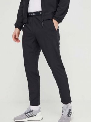 Kalhoty s potiskem Calvin Klein Performance černé