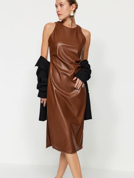 Sukienka midi skórzana bez rękawów ze skóry ekologicznej Trendyol brązowa