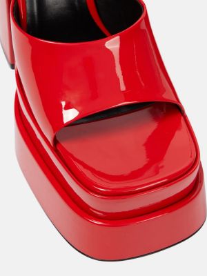 Sandales en cuir à plateforme vernis Versace rouge