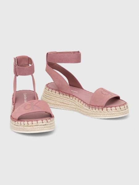 Sandały na koturnie w jednolitym kolorze na platformie Calvin Klein Jeans różowe